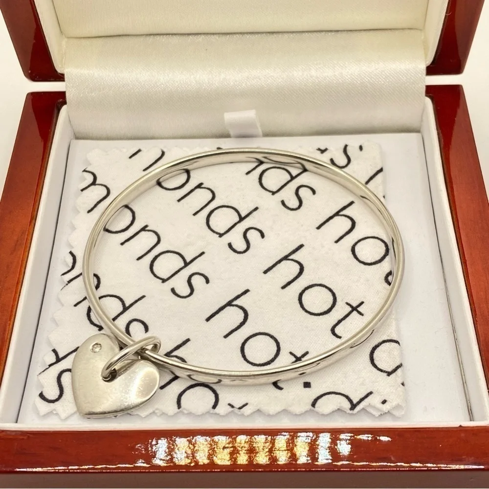 HOT Diamonds Silver Sterling And Diamonds Heart Charm Bangle Bracelet With Box